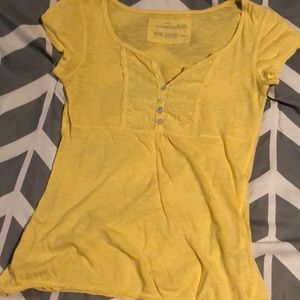 CUTE soft yellow short sleeve Aeropostale shirt